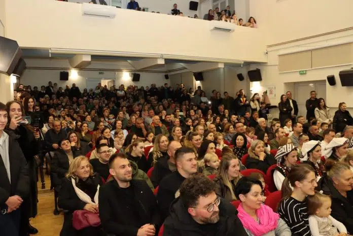 Božićna večer folklora oduševila Posušje
