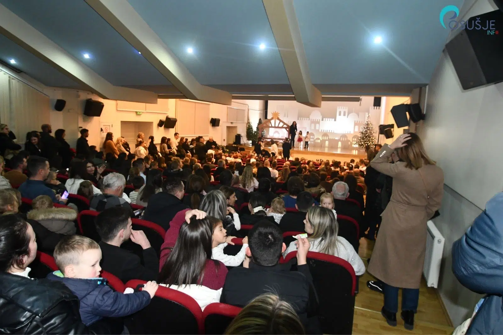 FOTO/VIDEO Božićna čarolija u Posušju: Priredba Dječjeg vrtića “Bajka” oduševila publiku