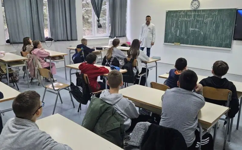 FOTO: Tematska predavanja Higijensko epidemiološke službe Doma zdravlja Tomislavgrad održana u Dječjem vrtiću “Produženi boravak Pepa Pig” i Osnovnoj školi Ivana Mažuranić Tomislavgrad