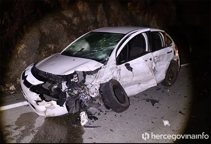 FOTO | 4 osobe ozlijeđene u teškoj prometnoj nesreći na cesti Čapljina – Ljubuški