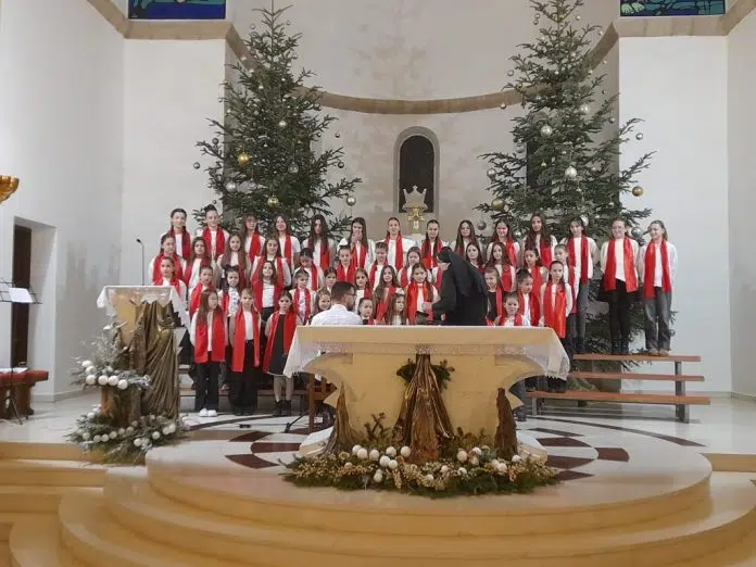 Božićni koncert župnih zborova ispunio duvanjsku spomen-baziliku pjesmom i radošću