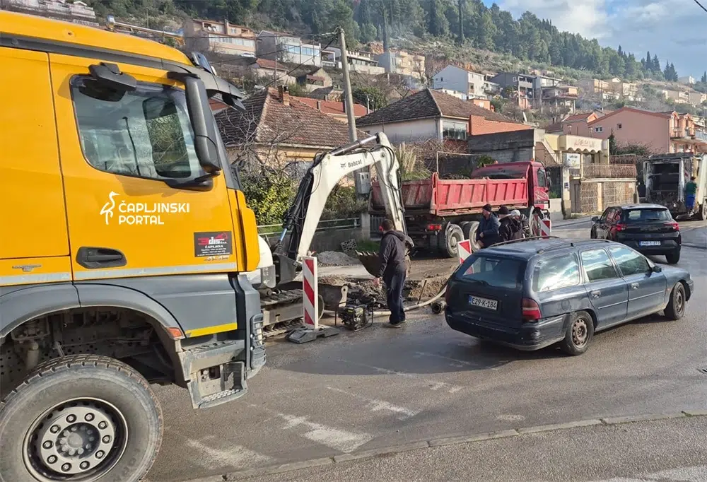 FOTO | Probijena glavna vodovodna cijev – dio Čapljine bez vode