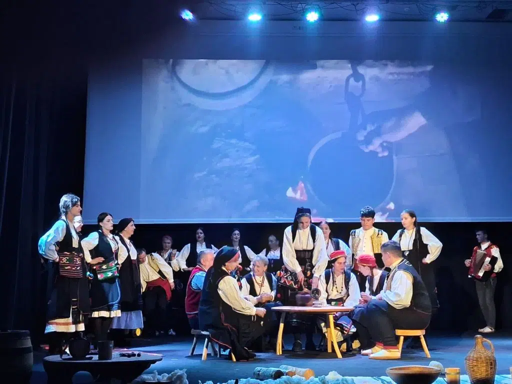 Božićno silo okupilo folkloraše i ljubitelje duvanjske tradicije (foto/video)
