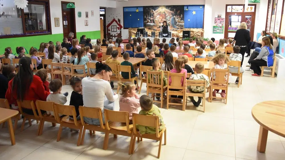 Mališani uživali u ugodnom druženju s autoricom slikovnice “Pravi smisao Božića”