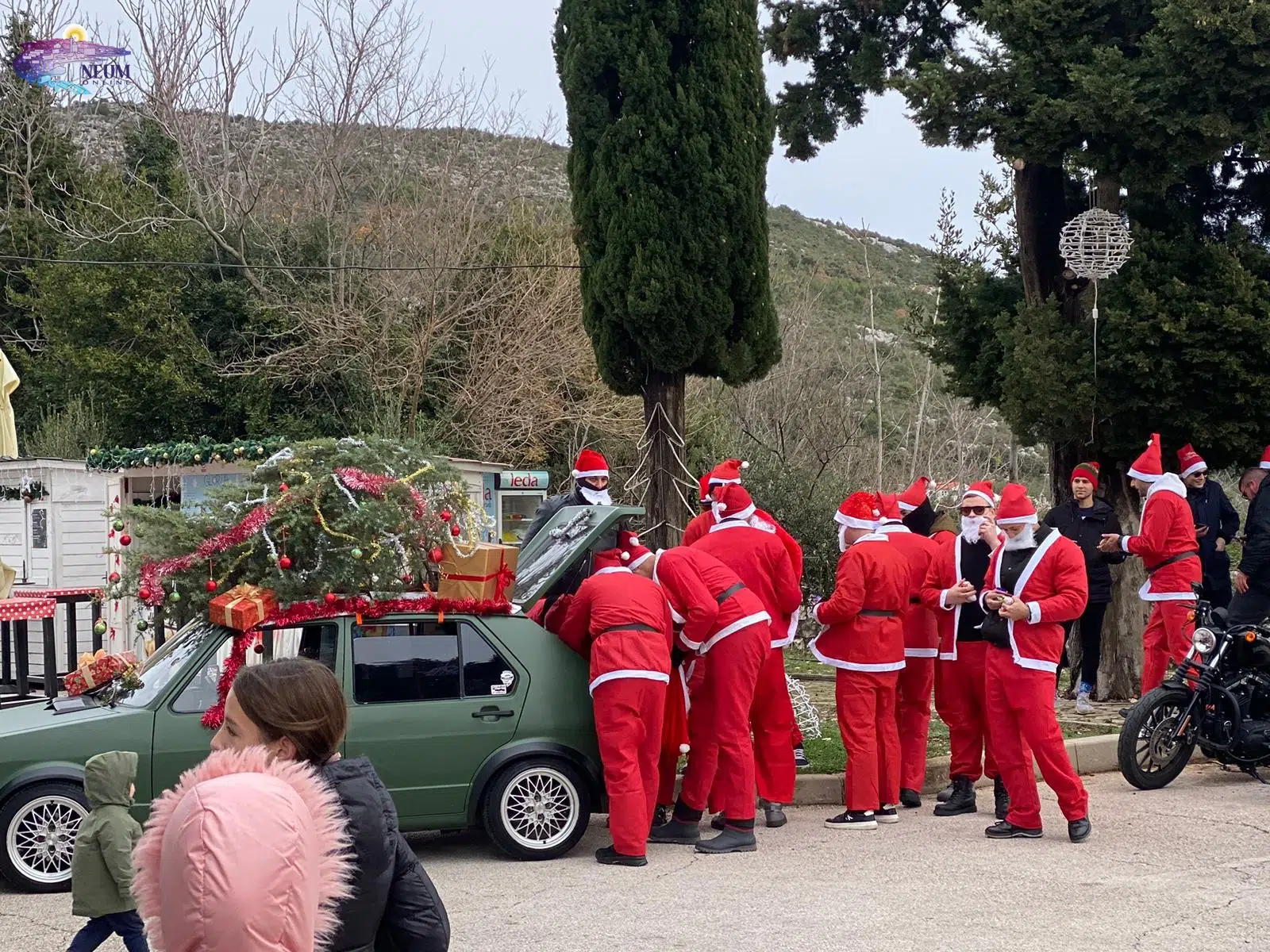 Subota na Adventu u Neumu uz DJ Tina i Moto- mrazove!