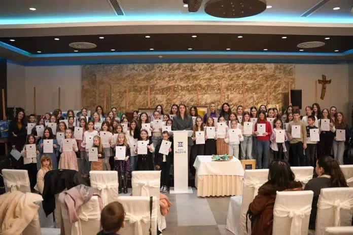 Ljubuški: Održana zajednička izložba 97 polaznika tečaja crtanja i slikanja