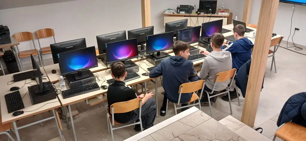 Projekt opremanja informatičke učionice u OŠ ‘Fra Lovro Karaula’