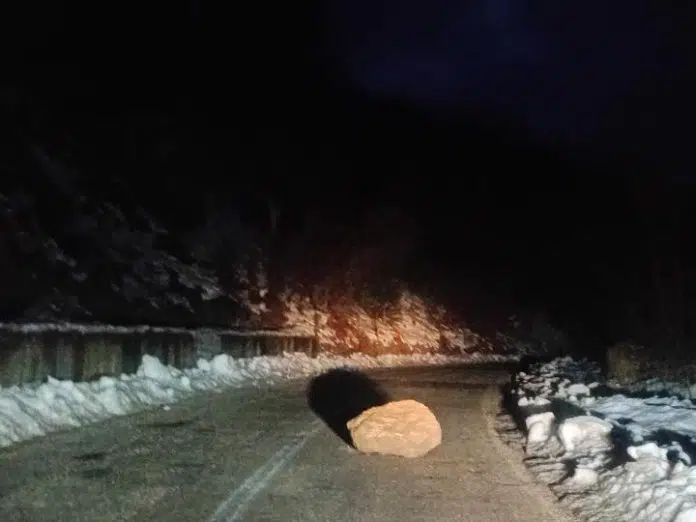 Jablanica – Blidinje: Odroni i izlijevanje potoka otežavaju promet