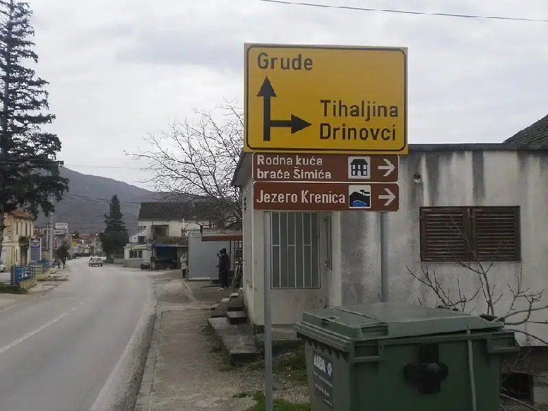 Mali heroji u Hercegovini spriječili tragediju: Petero djece spasilo starijeg muškarca iz smrtonosne jame