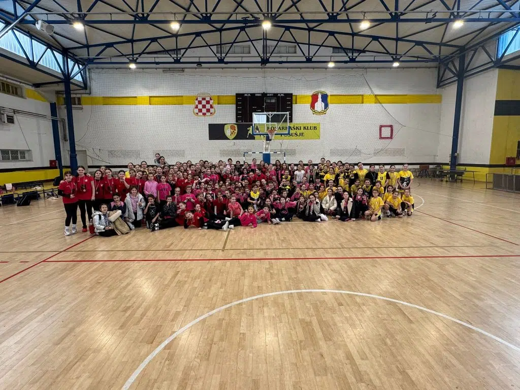 Festival male košarke u Posušju: 205 mladih košarkašica pod obručima
