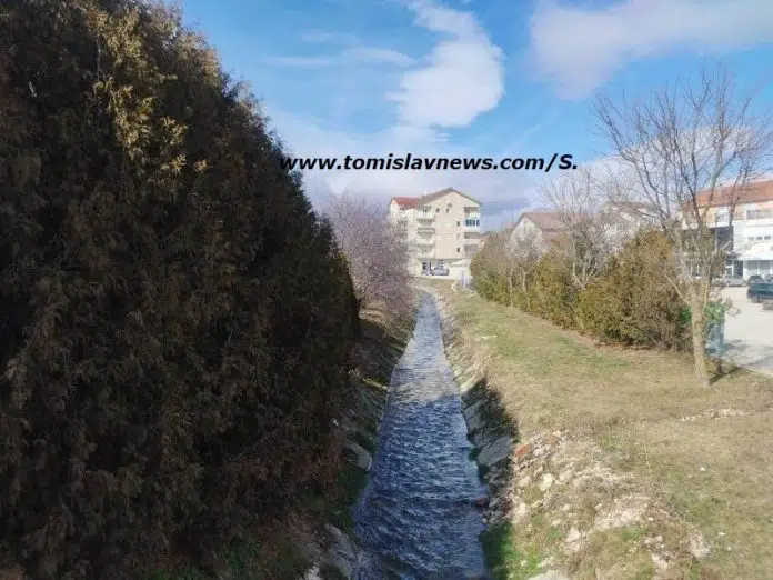DOBRO vam sunčano, vjetrovito i pohladno jutro iz Tomislavgrada!