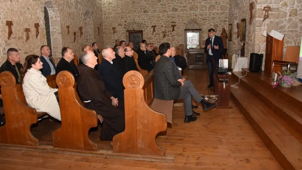 Knjiga posvećena hrvatskim nacionalnim simbolima predstavljena u organizaciji OMH Čitluk