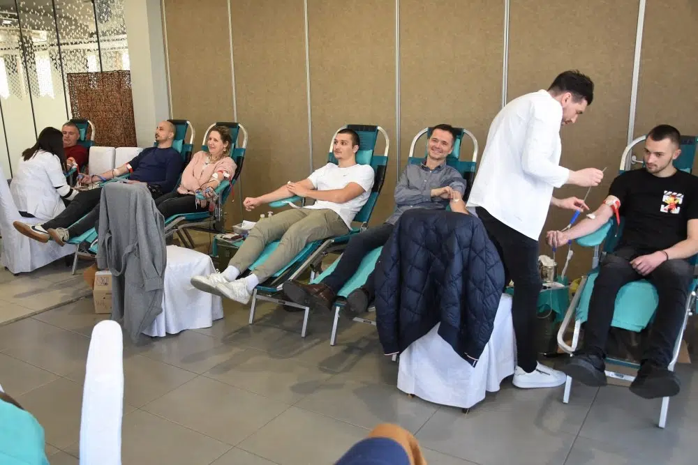 Trideset dobrovoljnih darivatelja darovalo krv