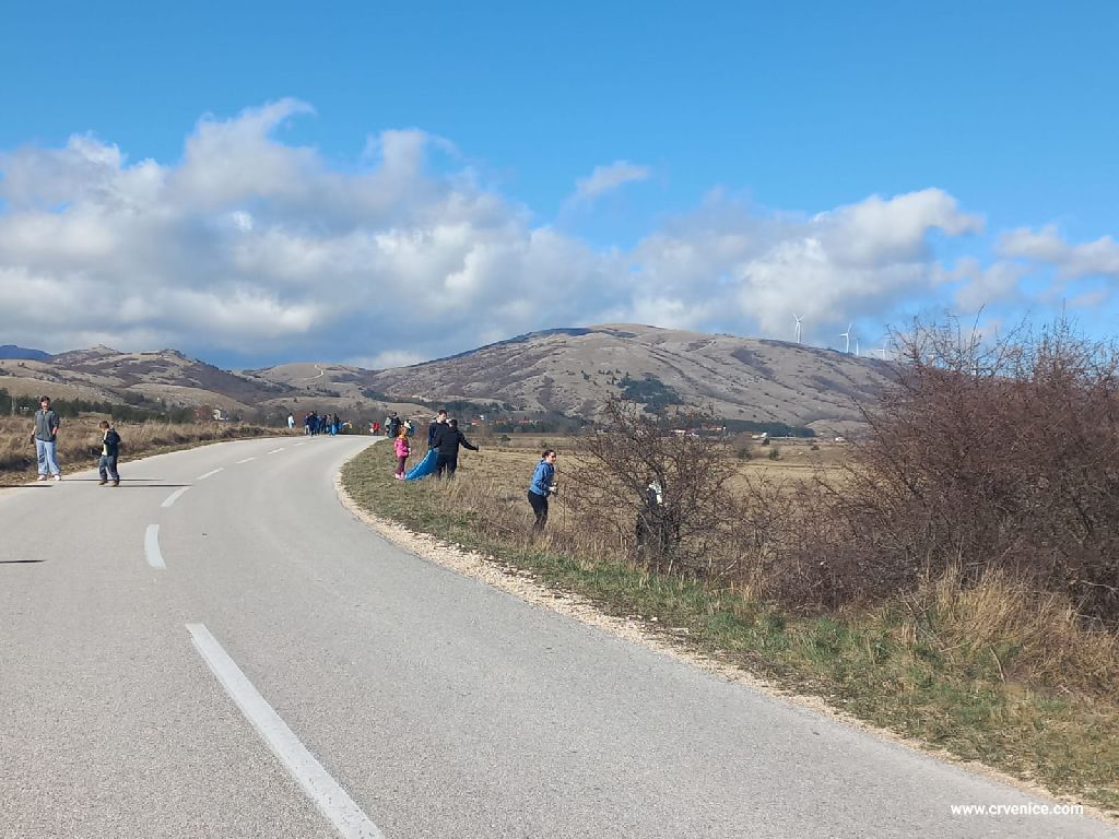 Velika akcija u Seonici: Župljani i njihov župnik čistili od Mesihovine do Crvenica i od Omolja do Seonice