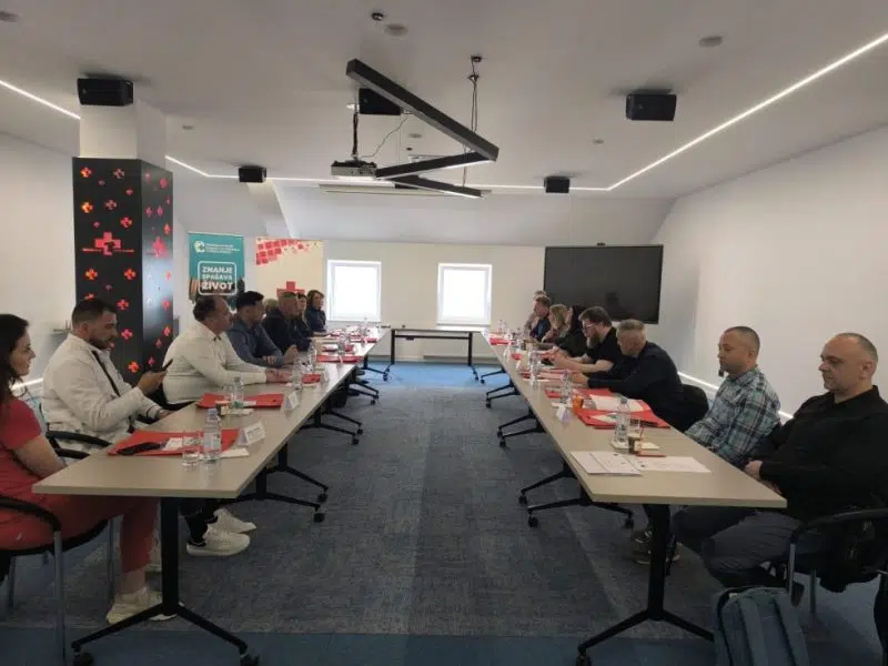 FOTO: U Domu zdravlja Tomislavgrad održan okrugli stol pod nazivom „Edukacija u hitnoj medicini – ulaganje u sigurnost građana“