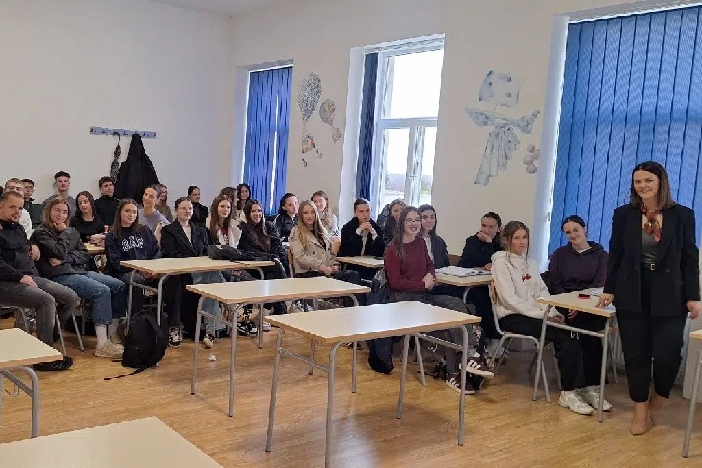 U Gimnaziji Livno održano edukativno predavanje u okviru kampanje „Plavi ožujak“