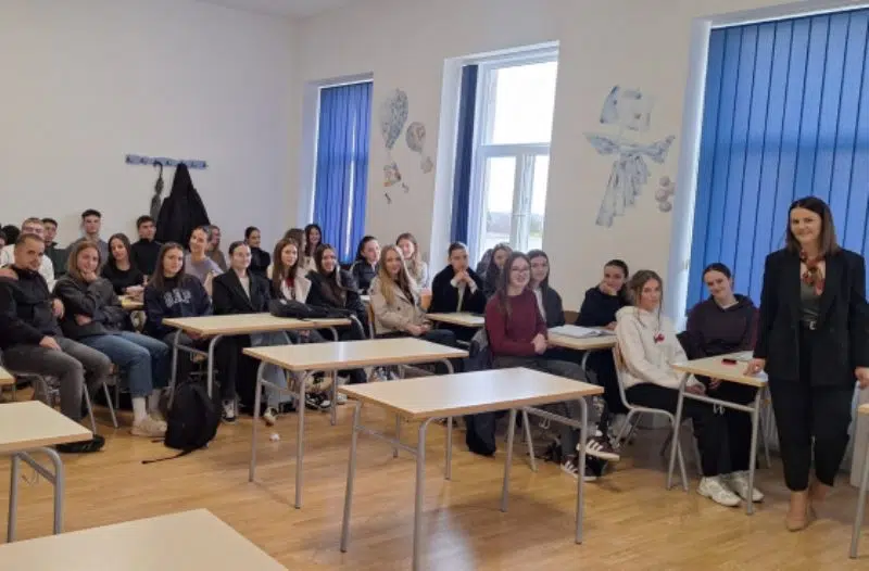 FOTO: U Gimnaziji Livno održano edukativno predavanje u okviru kampanje „Plavi ožujak“