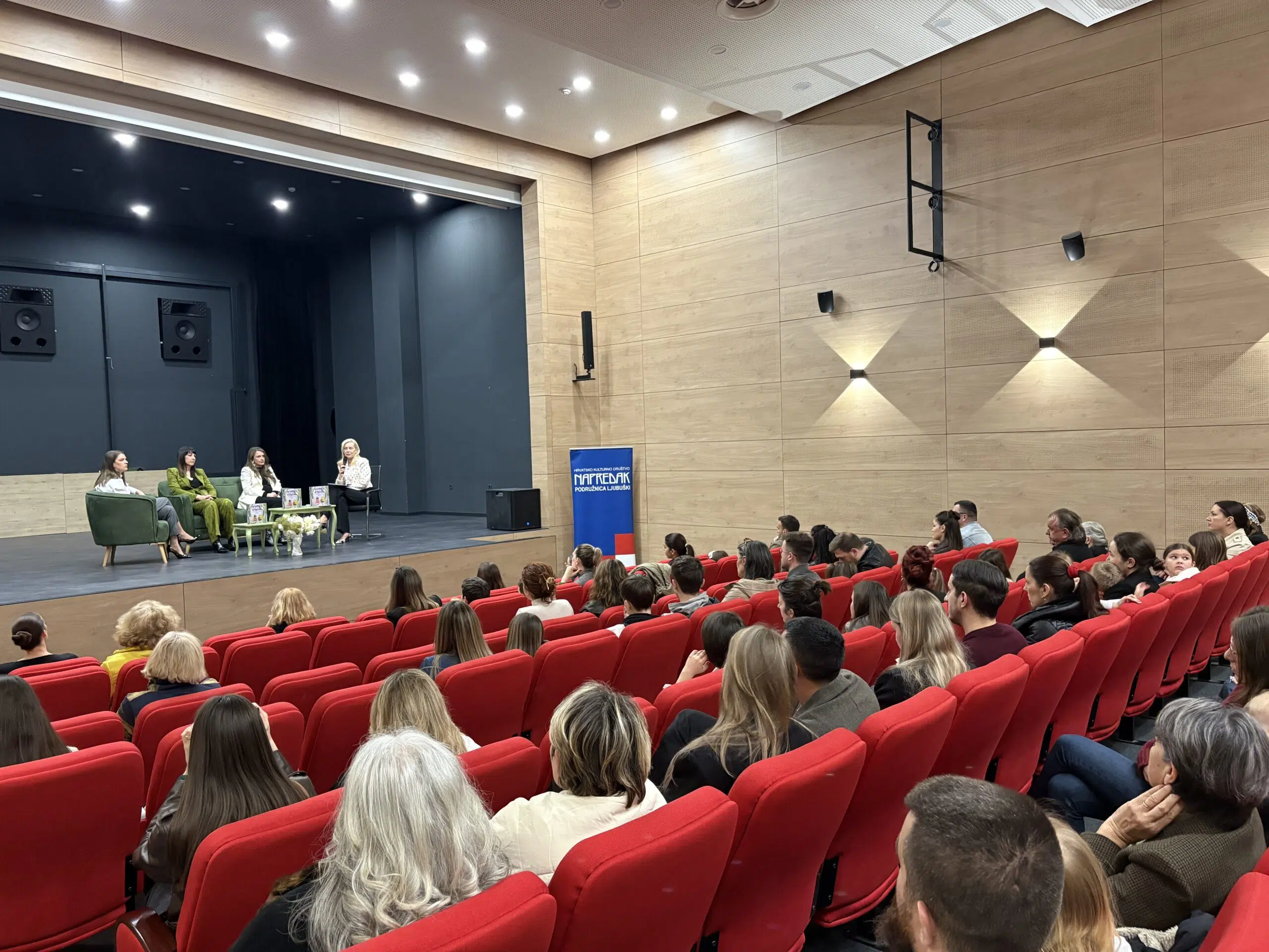 U Ljubuškom predstavljena slikovnica “Dorina i Kristina u avanturi bez mobitela”