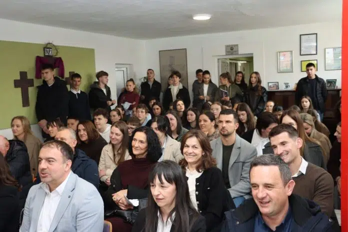 Mladi matematičari briljirali u Rakitnu: Proglašeni najbolji učenici 8. i