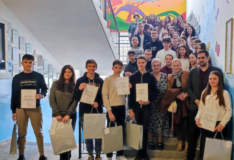 FOTO ČESTITKA: Jučer su održana županijska natjecanja iz matematike u Neumu, Šuici, Rakitnom i Tolisi; Livnjaci briljirali!