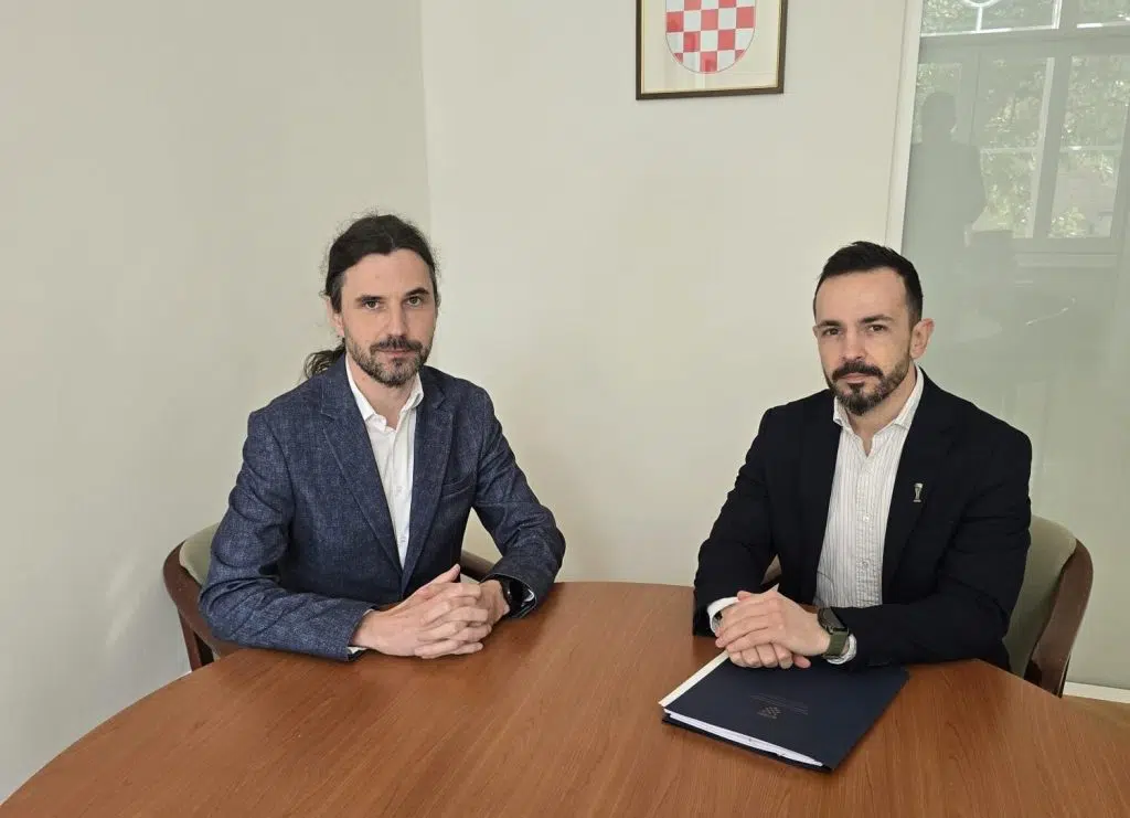 Direktor Uprave za pitanja branitelja HBŽ Krešimir Tabak i državni tajnik RH Dario Tišov o programima potpore