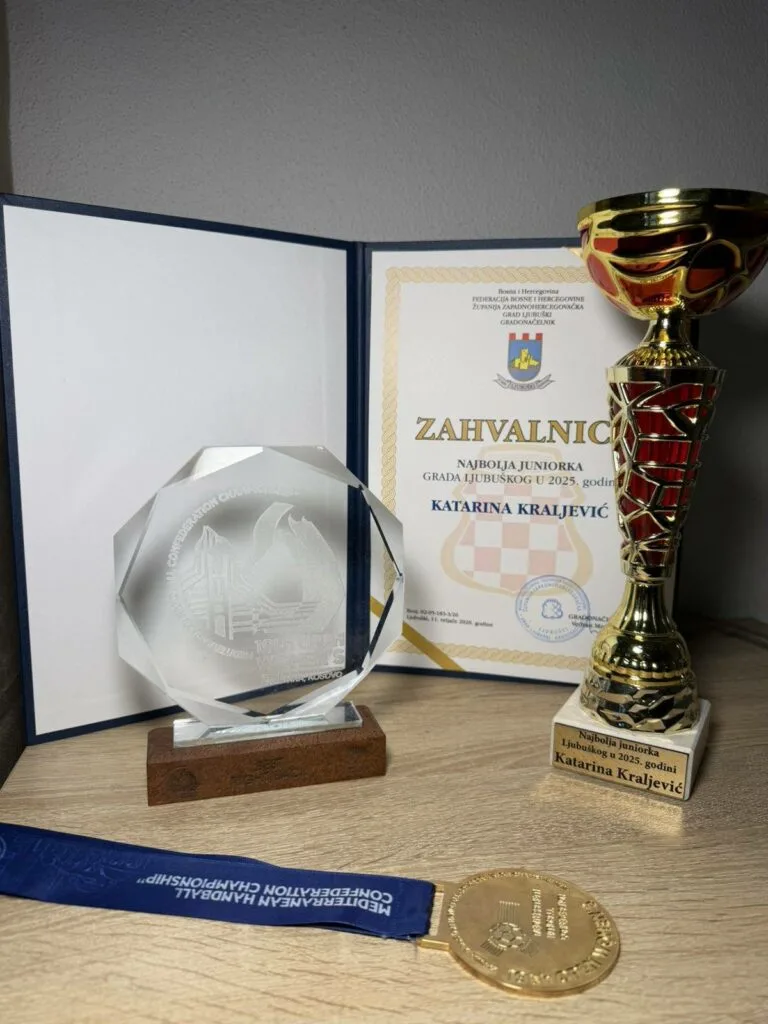 Zlatnu rukometašicu Izviđača Katarinu Kraljević  primili gradonačelnik Ljubuškog Vedran Markotić i predsjednik Gradskog vijeća Tihomir Kvesić