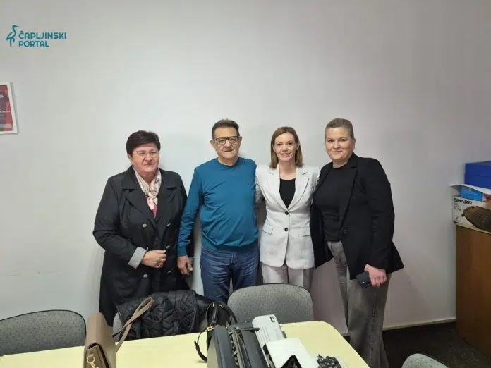 FOTO | U radnoj posjeti Udruzi umirovljenika gradonačelnica Raguž uručila