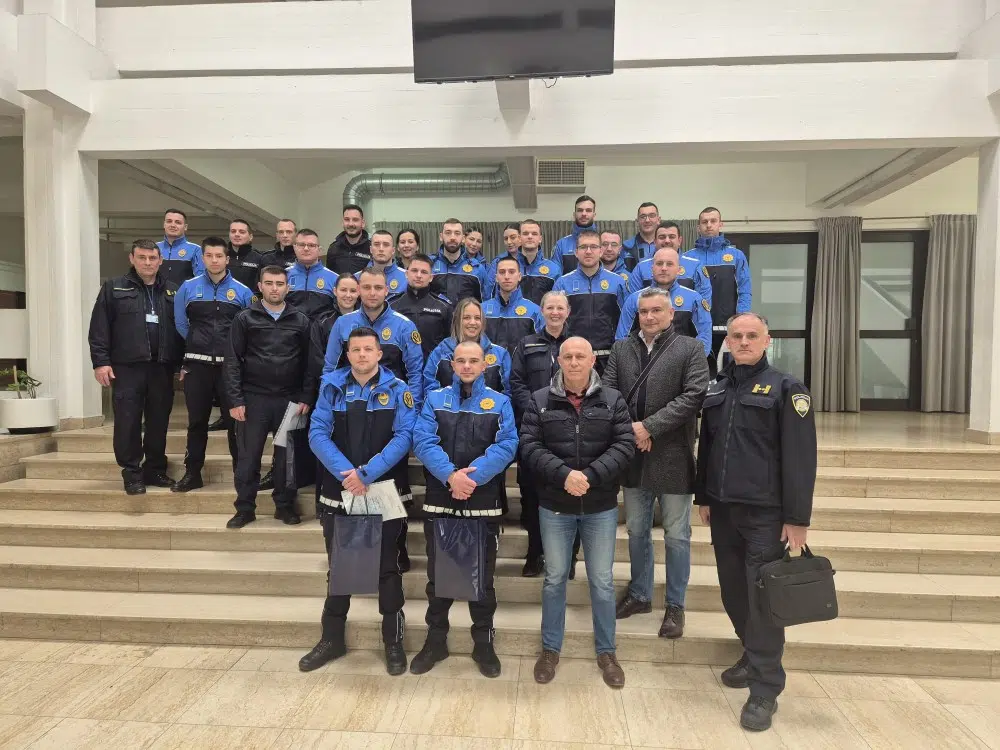 Deset policijskih službenika MUP-a HBŽ uspješno završilo Tečaj prometne policije u Zagrebu