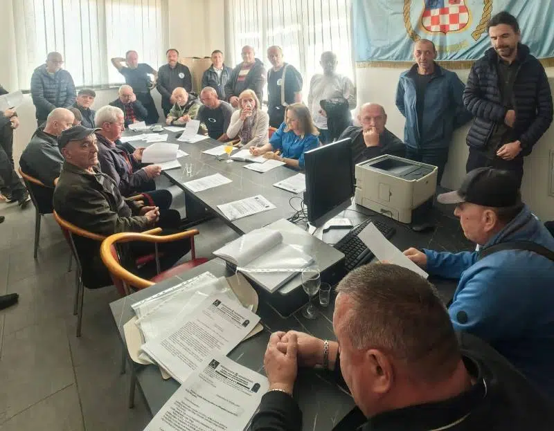 FOTO: Danas je u Tomislavgradu održana IX. Izvještajno – izborna sjednica  Skupštine Zajednice udruga HVIDR-a HVO HBŽ, izabran novi predsjednik