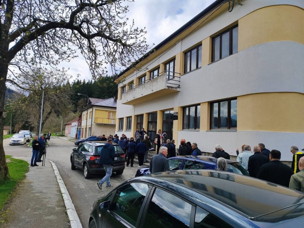 Glamoč: Građani jednoglasno poručili „NE POLIGONU“
