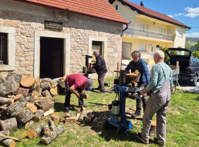 Zavičajno društvo Zavelim: Održana radna akcija uređenja prostora u i