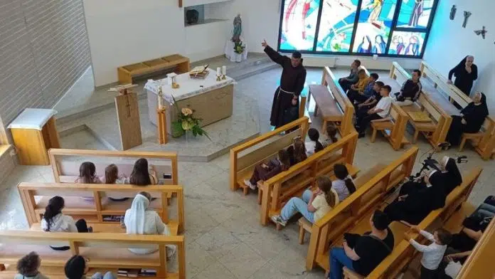 Uskopaljski prvopričesnici posjetili Livno