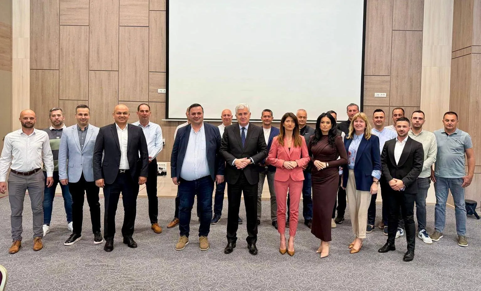 Predsjednik Čović i dopredsjednica HDZ-a BiH Darijana Filipović na sastanku u Neumu