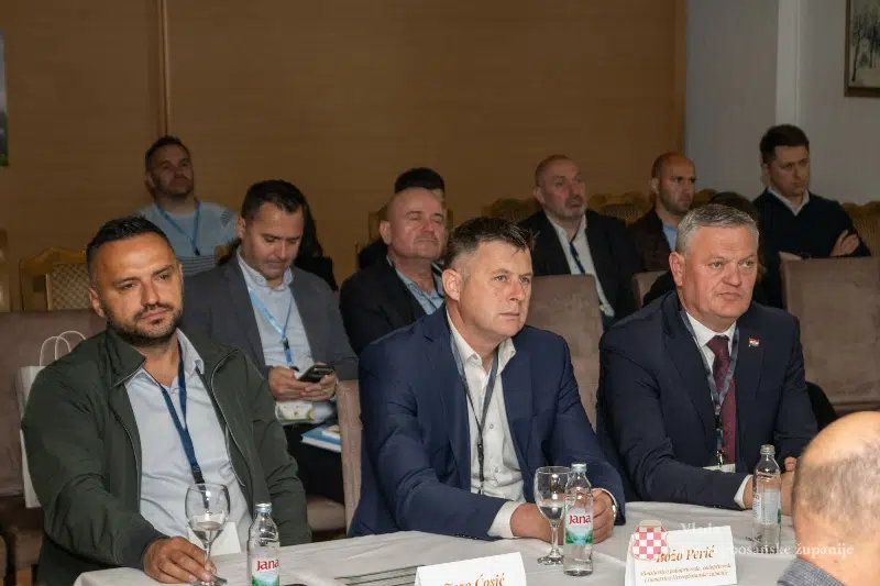 FOTO: Predsjednik Vlade HBŽ dr.sc. Ivan Vukadin otvorio Regionalni summit javnih šumarskih poduzeća „Forestry Kupres 2026“ u Kupresu