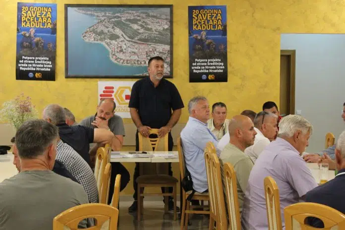 U Neumu svečano proslavljena manifestacija “20 godina Saveza pčelara Kadulja”