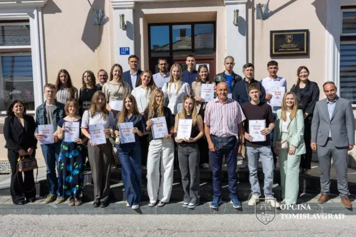 MATURANTIMA GIMNAZIJE MARKA MARULIĆA I SREDNJE STRUKOVNE ŠKOLE TOMISLAVGRAD DODIJELJENE