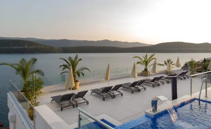 Hotel Nova Neum raspisuje oglas za radno mjesto: Recepcioner (m/ž)