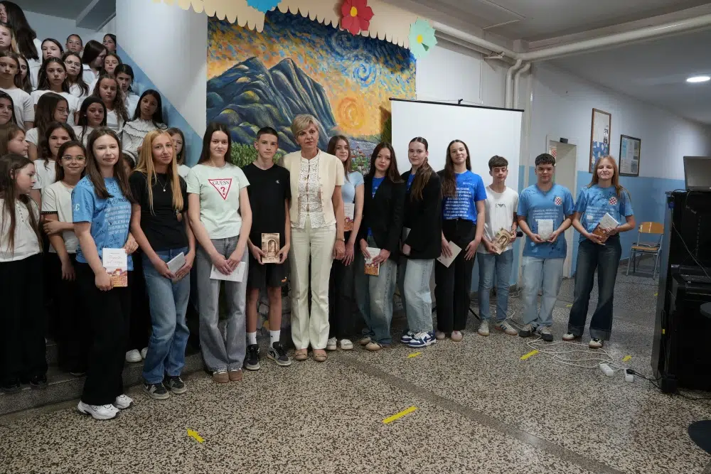 Učenici i djelatnici OŠ fra Didaka Buntića proslavili Dan škole
