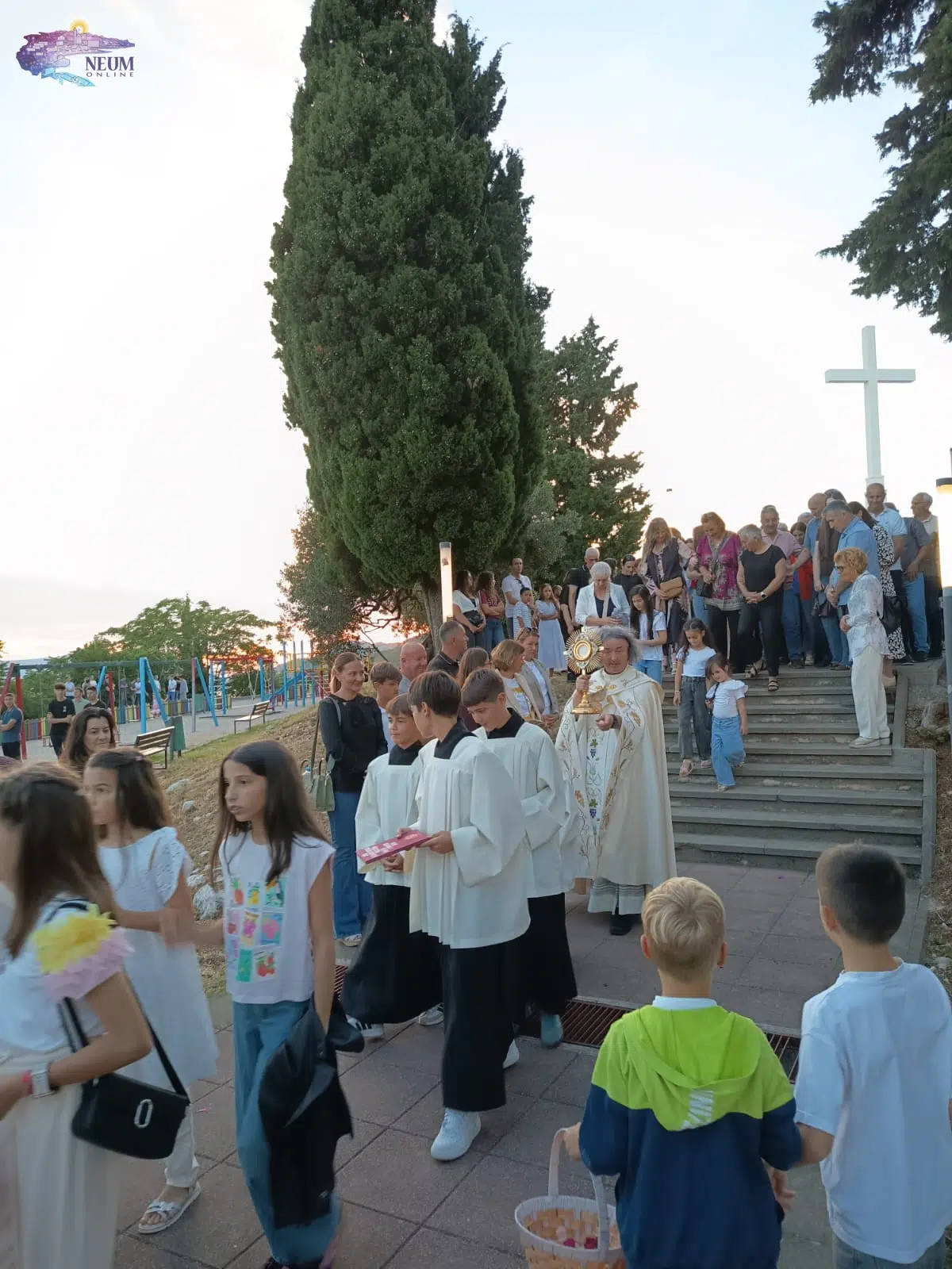 Svečano proslavljeno Tijelovo u Neumu: Brojni vjernici sudjelovali u misi i procesiji