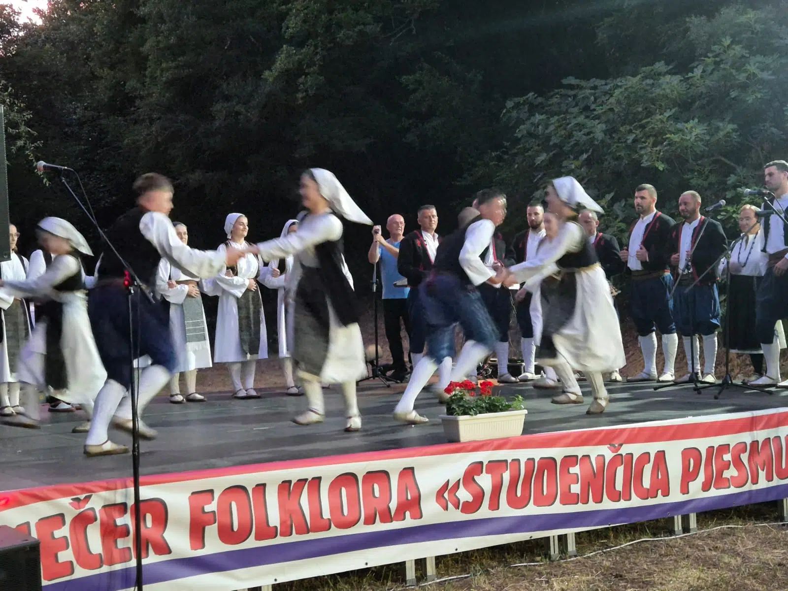 Studenci: Održana 24. Smotra folklora „Studenčica pjesmu nosi“