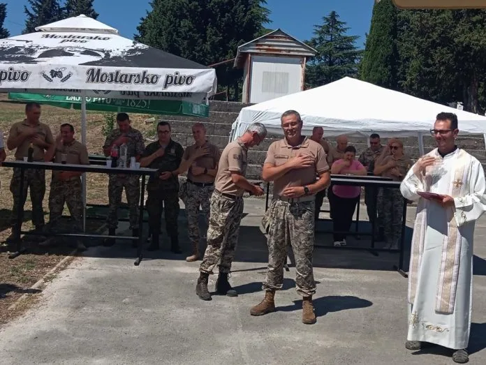 FOTO | Simbol mira i suradnje: U krugu vojarne u