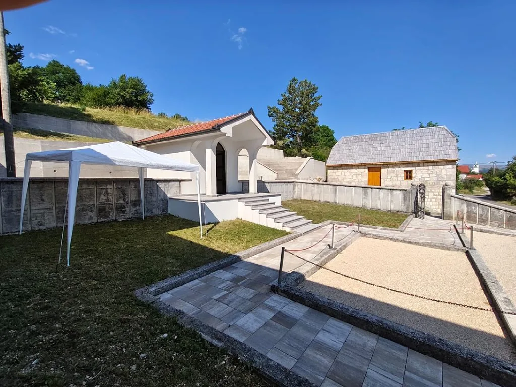Dođite sutra u 11 sati na misu koja će biti služena na Groblju spaljenih na Lugu