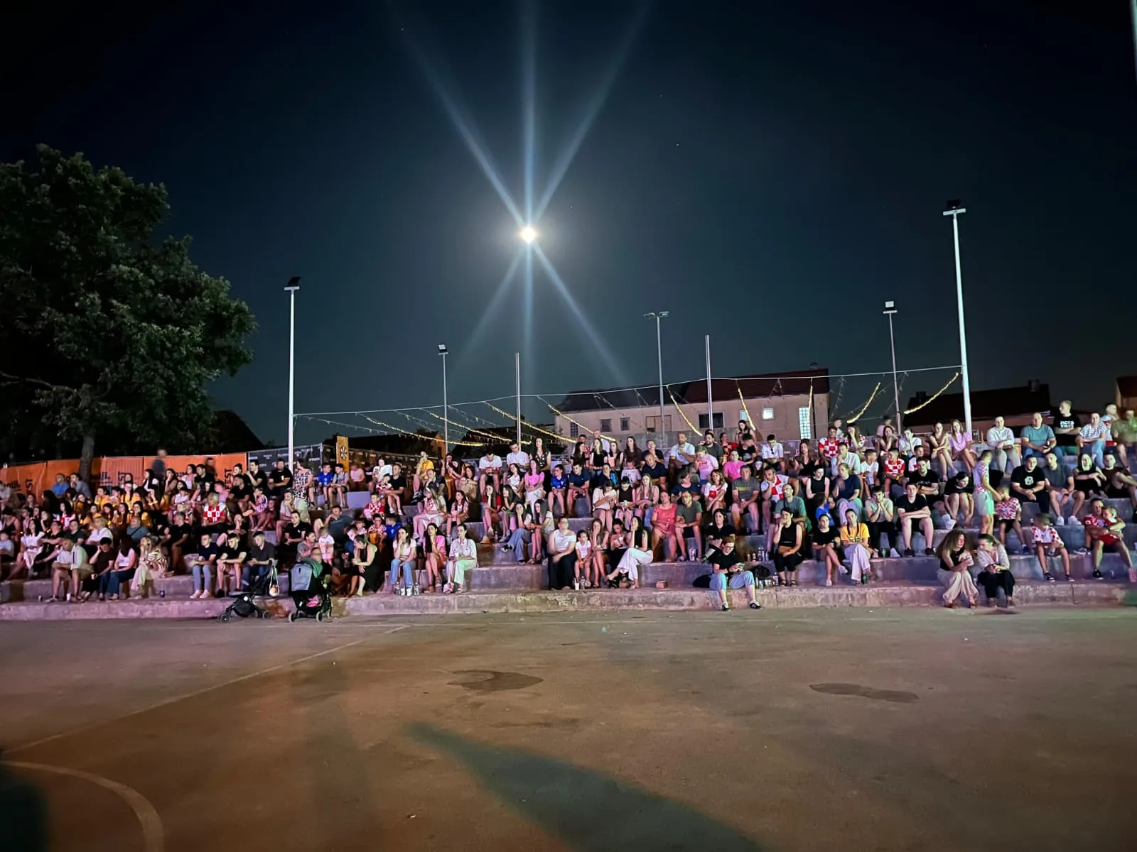 Završen prvi Vrlo Fest u Posušju: Glazba, navijanje i odlična atmosfera obilježili posljednju večer festivala
