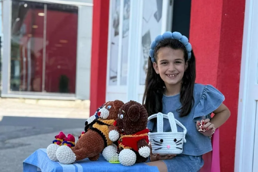 Kad se dobrota nasljeđuje: Malena Vinka prodajom pletenih igračaka pomaže djeci u Africi