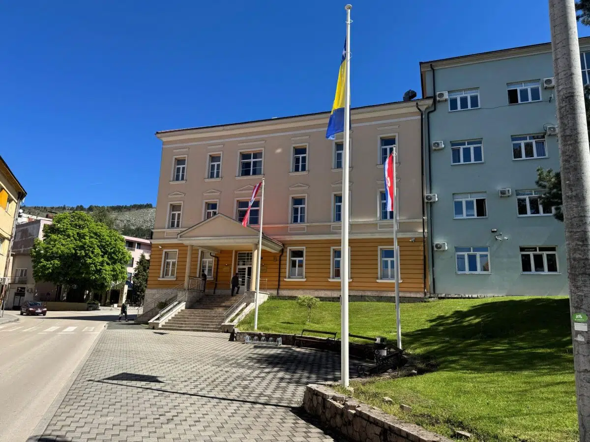 Javni poziv Grada Livna: Subvencije za prvu stambenu nekretninu mladim obiteljima i samohranim roditeljima