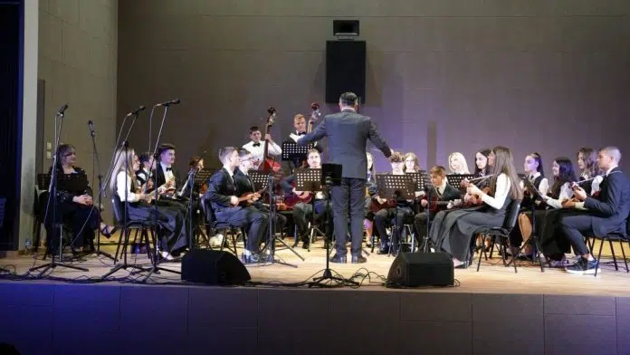 “Tamo gdje sam rođen”: Tamburaški orkestar „Misericordia“ u KIC-u održao