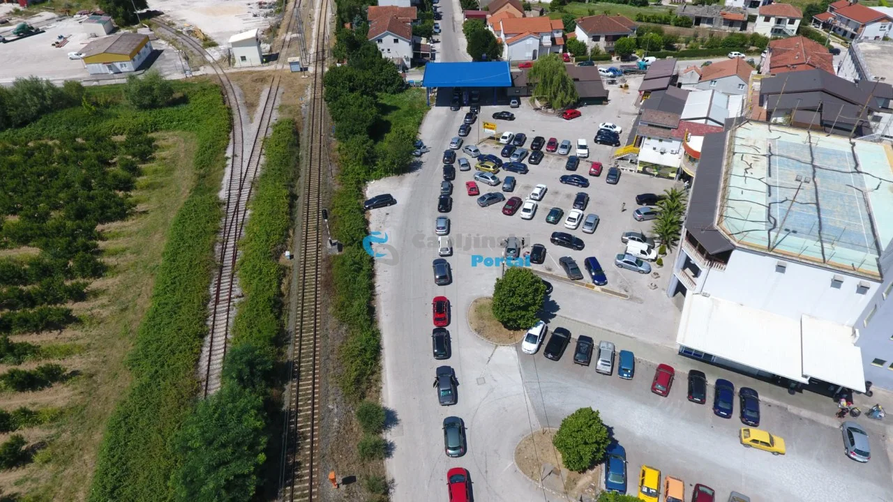 Upozorenje vozačima zbog vrućina: Na granicama se stvaraju duge kolone