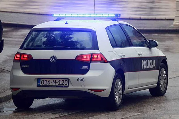 Veća materijalna šteta i jedna ozlijeđena osoba u prometnoj nesreći