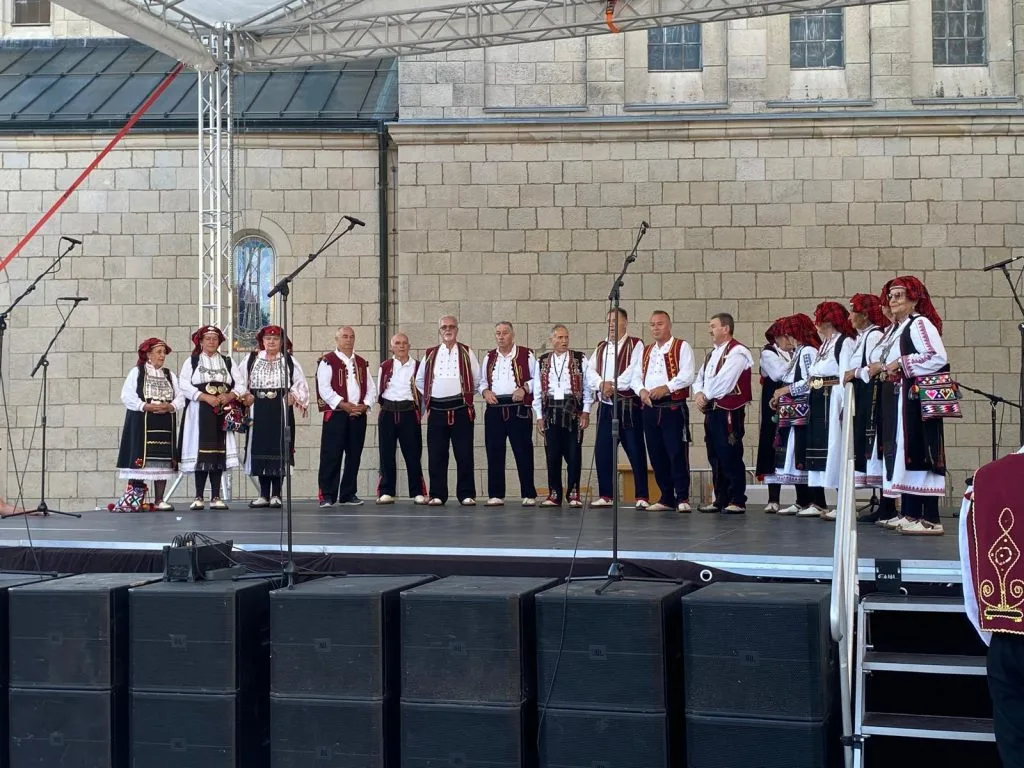 Pjesma i ples obilježili Večer folklora u čast 100 godina HKUD-a Sarajlije