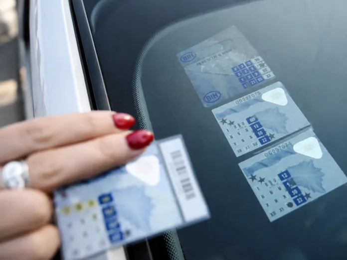 BiH uvodi posebne oznake za električna, hibridna i proračunska vozila